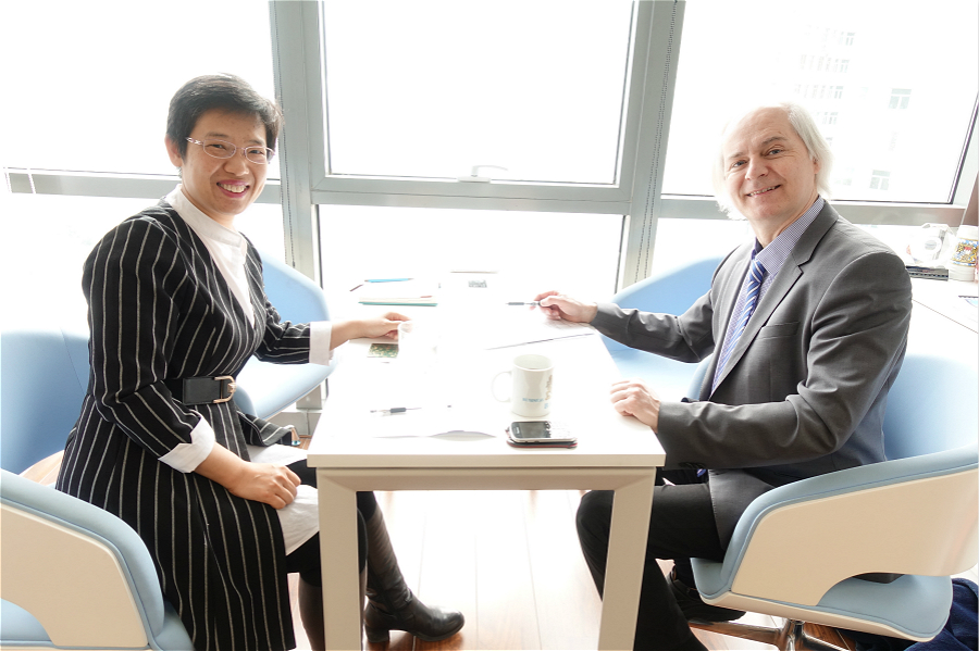 2018年1月4日，德国德根多夫理工学院（TH Deggendorf）Prof. Dr. Boesnecker教授到访山东代表处_meitu_2.jpg